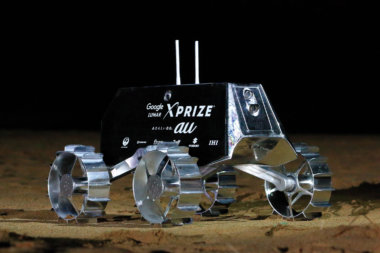 Компанія Suzuki підтримує команду Hakuto у створенні місяцехода в рамках програми «Підкорення Місяця» (Challenge to the Moon) в 2017 році